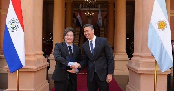 Milei i Peña spotykają się w Asunción zamiast jechać do Hondurasu