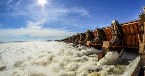 Duarte Frutos świętuje dostosowanie taryfowe Milei w Yacyretá - Mercopress