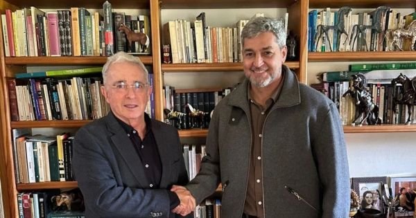 Byli prezydenci Abdo i Uribe analizują kwestie Ameryki Łacińskiej