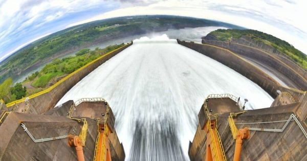 Paragwaj stara się przyciągnąć centra danych i wodór specjalnymi stawkami za energię elektryczną i otwiera front z ANDE