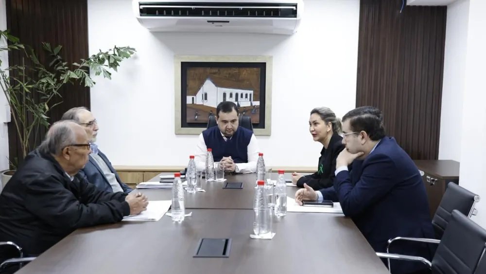 Pracownicy i pracodawcy zajmują przeciwstawne stanowiska w negocjacjach dotyczących płacy minimalnej